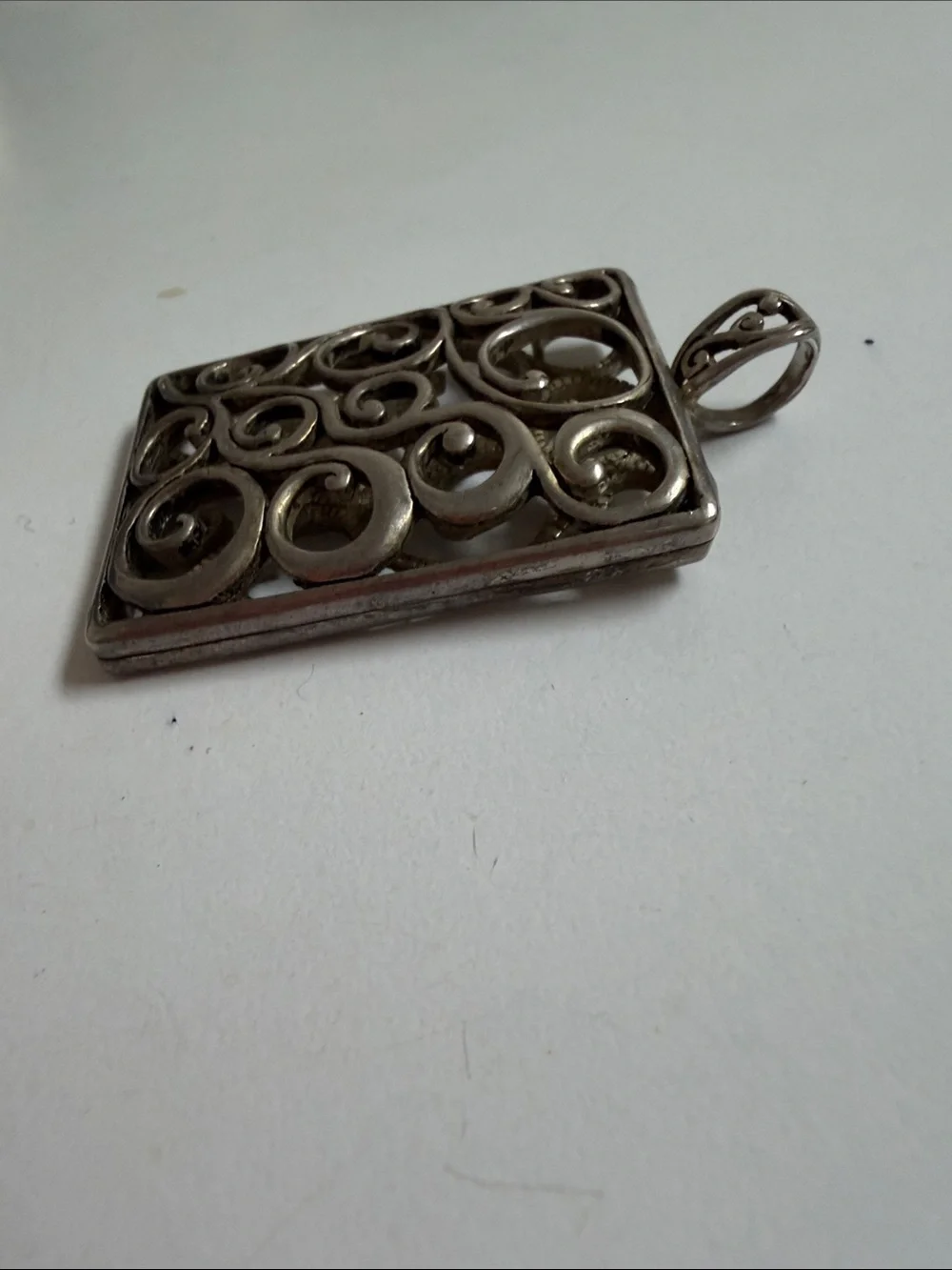 Source Unknown Silver Filigree Scrollwork Rectangular Pendant - Picture 2 of 3